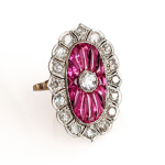 Stamp of Feldman International Auctions » Bijoux - Haute Joaillerie / Jewellery Bague rubis et diamants en or jaune