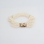 Stamp of Feldman International Auctions » Bijoux - Haute Joaillerie / Jewellery Collier de perles composé de quatre rangs de perles