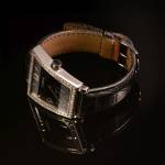 Stamp of Feldman International Auctions » Montres / Watches CORUM : Montre de dame modèle trapèze cadran