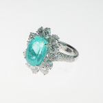 Stamp of Feldman International Auctions » Bijoux - Haute Joaillerie / Jewellery Bague tourmaline Paraiba et diamants   Ornée d'une