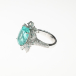 Stamp of Feldman International Auctions » Bijoux - Haute Joaillerie / Jewellery Bague tourmaline Paraiba et diamants   Ornée d'une