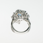 Stamp of Feldman International Auctions » Bijoux - Haute Joaillerie / Jewellery Bague tourmaline Paraiba et diamants   Ornée d'une