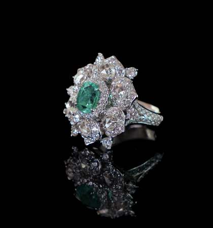Stamp of Feldman International Auctions » Bijoux - Haute Joaillerie / Jewellery Bague tourmaline Paraiba Brazil et diamants