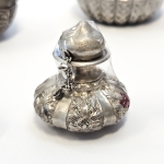 Stamp of Feldman International Auctions » Art d'Orient & d'Extrême-Orient / Asian & Oriental Art BETEL-NUT BOX