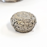 Stamp of Feldman International Auctions » Art d'Orient & d'Extrême-Orient / Asian & Oriental Art BETEL-NUT BOX