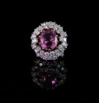 Stamp of Feldman International Auctions » Bijoux - Haute Joaillerie / Jewellery BAGUE SAPHIR ROSE ET DIAMANTS