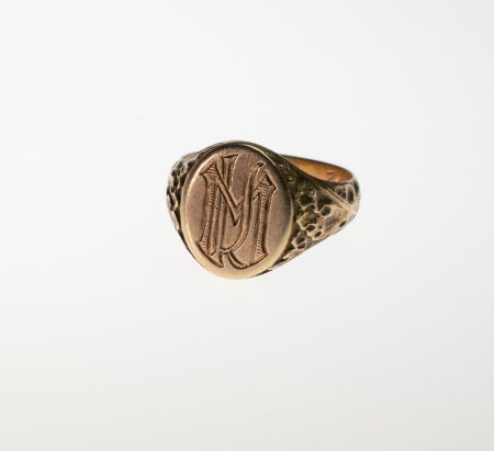 Stamp of Feldman International Auctions » Bijoux - Haute Joaillerie / Jewellery BAGUE CHEVALIÈRE