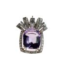 Stamp of Feldman International Auctions » Bijoux - Haute Joaillerie / Jewellery BROCHE PLATINE sertie d'une large améthyste et de diamants baguette