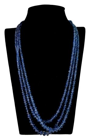 Stamp of Feldman International Auctions » Bijoux - Haute Joaillerie / Jewellery COLLIER TROIS RANGS DE SPAHIRS,