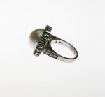 Stamp of Feldman International Auctions » Bijoux - Haute Joaillerie / Jewellery BAGUE ET BOUCLES D'OREILLES