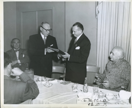 Stamp of Feldman International Auctions » Livres, Manuscrits & Partitions / Books, Manuscripts & Music EINSTEIN, PHOTO SIGNÉE