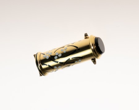 Stamp of Feldman International Auctions » Bijoux - Haute Joaillerie / Jewellery Stick à lèvres Art Nouveau en or jaune 750à décor chinois