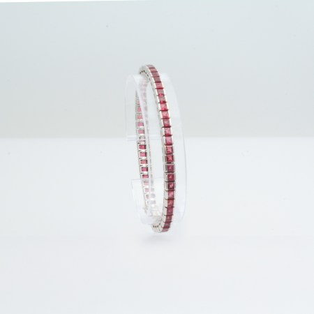 Stamp of Feldman International Auctions » Bijoux - Haute Joaillerie / Jewellery Bracelet en or blanc 750 serti de 51 rubis Birmans
