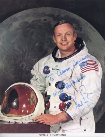 Stamp of Feldman International Auctions » Livres, Manuscrits & Partitions / Books, Manuscripts & Music NEIL ARMSTRONG PHOTOGRAPH