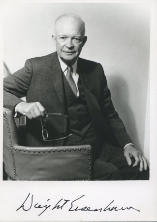 Stamp of Feldman International Auctions » Livres, Manuscrits & Partitions / Books, Manuscripts & Music Eisenhower, photographie signée