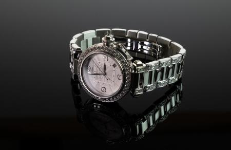 Stamp of Feldman International Auctions » Montres / Watches CARTIER PASHA Diamants. Montre en or blanc 750