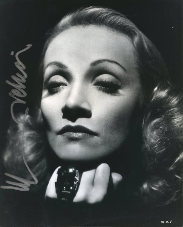 Stamp of Feldman International Auctions » Livres, Manuscrits & Partitions / Books, Manuscripts & Music MARLENE DIETRICH (1901-1992). Ensemble de plus de 30