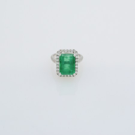 Stamp of Feldman International Auctions » Bijoux - Haute Joaillerie / Jewellery Bague en Or Blanc 18K avec Émeraude Colombienne et Diamants