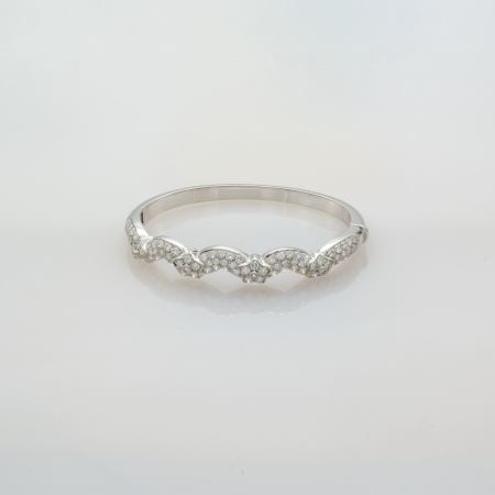 Stamp of Feldman International Auctions » Bijoux - Haute Joaillerie / Jewellery Bracelet or blanc 750 serti de 94 diamants 3.75 carats