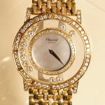 Stamp of Feldman International Auctions » Montres / Watches CHOPARD montre "Happy Diamonds" en or 750
