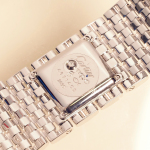 Stamp of Feldman International Auctions » Montres / Watches CARTIER "Panthère" manchette ruban en or blanc 18K
