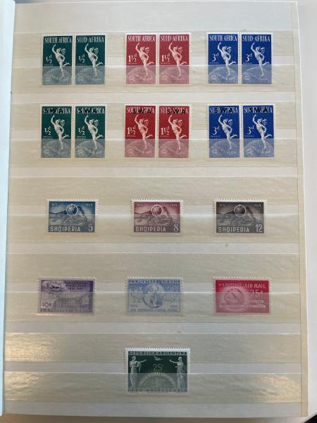 Stamp of Large Lots and Collections Thematics - UPU: 1949, Nice mint ** MNH collection. Complete sets ** (British Colonies notably) and souvenir sheets
