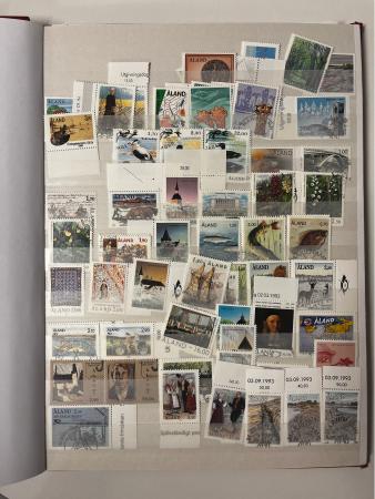 Stamp of Large Lots and Collections World : 1880-2000. In a very large and heavy box, thousands