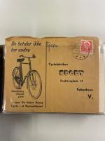 Stamp of Large Lots and Collections World : 1900-1990. In a box many letters and cards
