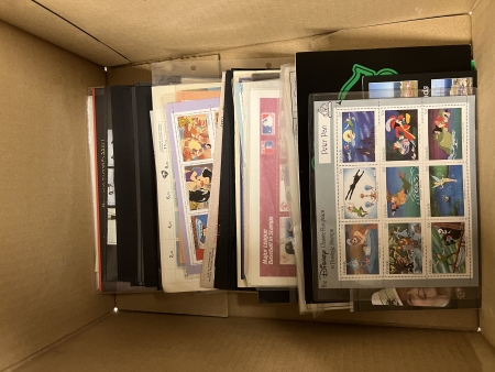 Stamp of Great Britain » Collections 1980-2010, in a box hundreds of mint and used modern stamps,