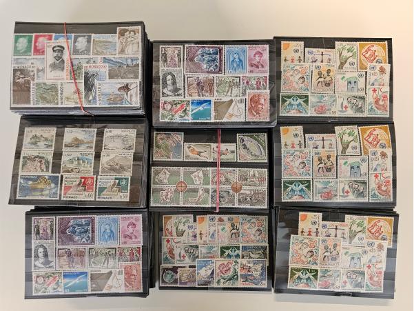 Stamp of Colonies françaises » Monaco 1960-1989, dans un gros carton (30kg de timbres!) très