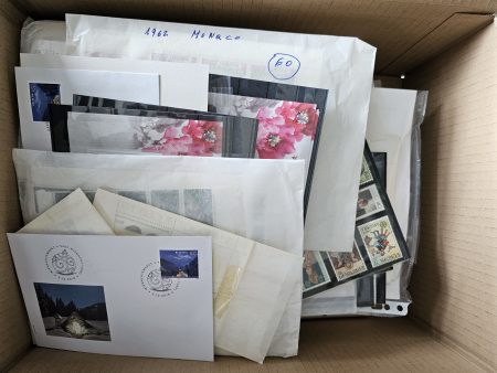 Stamp of Large Lots and Collections All World : 1930-2000, in a box, glassines, stockcards