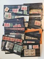 Stamp of Ireland » 1922-35 Overprint Collections 1922-25 Mixed assembly of odds and ends, showing mostly the lower values from 1/2d to 1s, both in mint and used, multiples including pairs & blocks, a few useful control number singles and strips, also a fine array of th