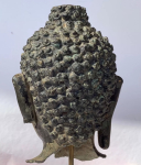 Stamp of Feldman International Auctions » Art d'Orient & d'Extrême-Orient / Asian & Oriental Art Tête de Boudhha Shakyamuni en bronze, 15/16ème siècle, style Chiang Saen