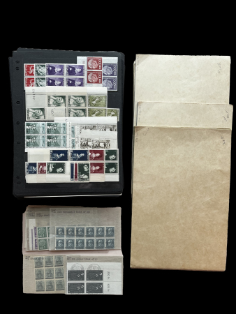 Stamp of Colonies françaises » Sarre 1920-1959, dans un carton ensemble type vrac composé