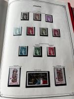 Stamp of France » Collections 1962-1985, dans une grosse reliure électrique, collection