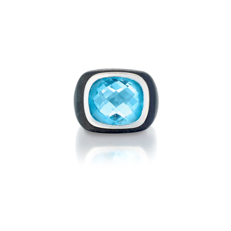 Stamp of Feldman International Auctions Bague topaze bleue et bois