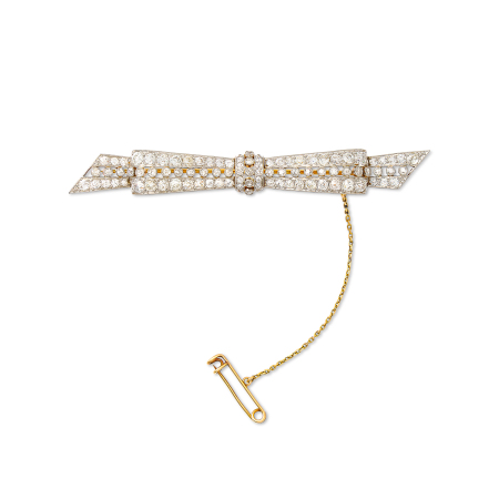 Stamp of Feldman International Auctions Broche diamants en forme de nœud
