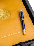 Stamp of Feldman International Auctions Montblanc, America's Signatured For Freedom, Franklin D. Roosevelt (1933-1945), Rare Edition  Limitée n°13/50, stylo plume en or 750 et laque bleu