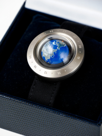Stamp of Feldman International Auctions » Montres / Watches SEIKO Think The Earth