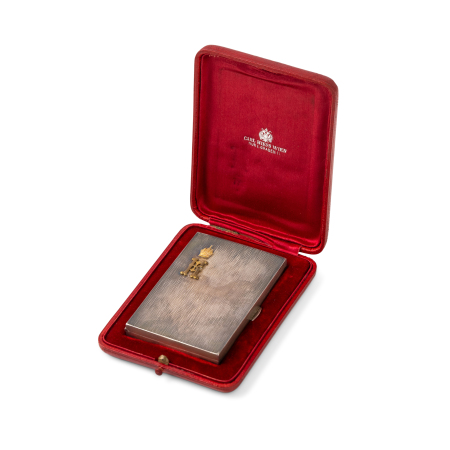 Stamp of Feldman International Auctions Etui en argent avec les initiales du dernier Empereur d'Autriche Charles 1er