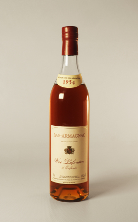 Stamp of Feldman International Auctions » Vins & Spiriteux / Wines & Spirits Bas Armagnac Veuve Lafontan & Enfants, millésime 1954,