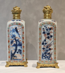 Stamp of Feldman International Auctions » Art d'Orient & d'Extrême-Orient / Asian & Oriental Art Chine. Paire de bouteilles montées en bronze doré. Epoque Kangxi (1662 - 1772). France. XIXème siècle