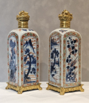 Stamp of Feldman International Auctions » Art d'Orient & d'Extrême-Orient / Asian & Oriental Art Chine. Paire de bouteilles montées en bronze doré. Epoque Kangxi (1662 - 1772). France. XIXème siècle