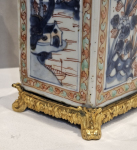 Stamp of Feldman International Auctions » Art d'Orient & d'Extrême-Orient / Asian & Oriental Art Chine. Paire de bouteilles montées en bronze doré. Epoque Kangxi (1662 - 1772). France. XIXème siècle