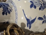 Stamp of Feldman International Auctions » Mobilier, Objets d'Art & Design / Furniture, Objets d'Art & Design Grand vase balustre en porcelaine Bleu & Blanc monté en bronze doré