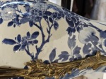 Stamp of Feldman International Auctions » Mobilier, Objets d'Art & Design / Furniture, Objets d'Art & Design Grand vase balustre en porcelaine Bleu & Blanc monté en bronze doré