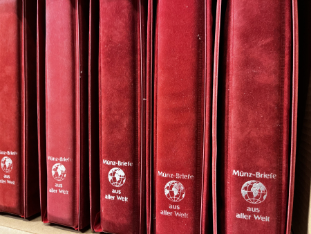 Stamp of Large Lots and Collections 1965-1995, in five albums ("Munz-Briefe aus der Welt"),