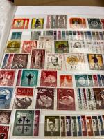 Stamp of Large Lots and Collections All World : 1920-2000, in a large and heavy box nice